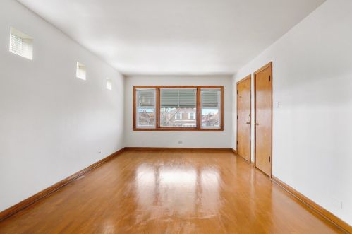 5655 Kenneth Ave, Chicago IL 60646-5907 exterior