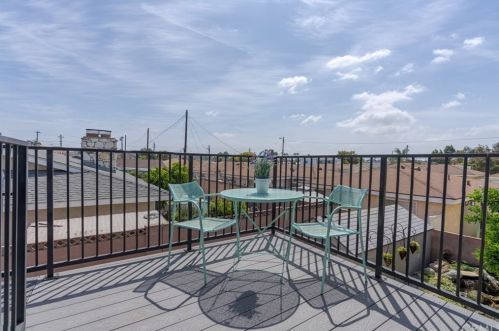 15542 Cornuta Ave, Bellflower CA 90706-4805 exterior