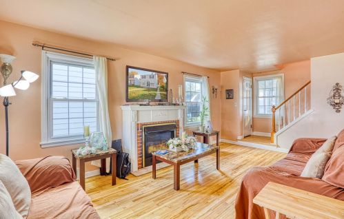 3564 19th St, Milwaukee, WI 53221-1502