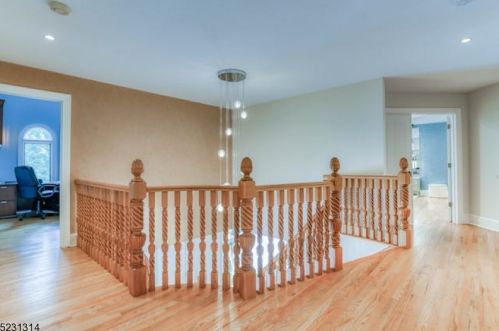 23 Oak Rdg, Springfield NJ 07081-3719 exterior