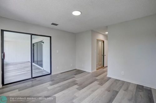 3 Mayfair Ln, Boynton Beach FL 33426-7717 exterior