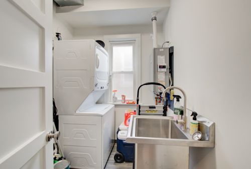 3923 Van Buren St, Chicago IL 60624-3145 exterior