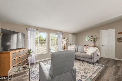 2208 Estrella Rd, Phoenix AZ 85087-8179 exterior