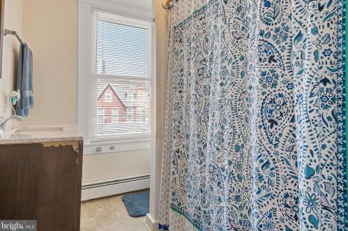 542 Orange St, Lancaster PA  17603-3669 exterior