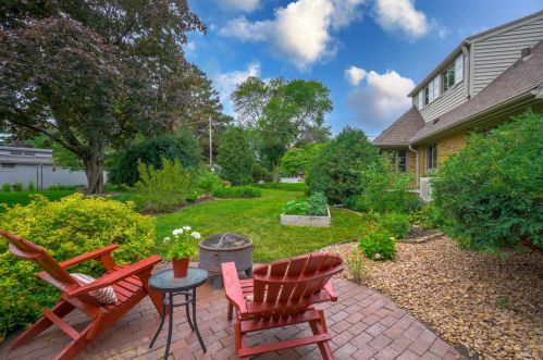 817 Park Ln, South Saint Paul, MN 55075-2012