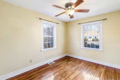 12 Monroe St, North Haven CT 06473-1813 exterior