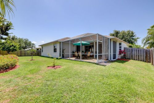 2885 Eagle Dr, Fort Pierce FL 34951-2374 exterior