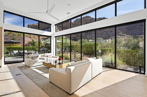 5841 Echo Canyon Cir, Phoenix AZ 85018-1243 exterior