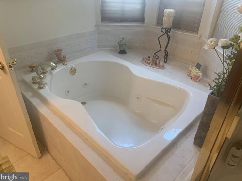 3357 Woodland Cir, Huntingdon Valley PA 19006-4246 exterior