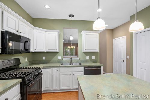 1056 Kensington St, Grand Rapids MI 49534-2179 exterior