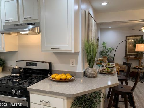 7262 Pomegranate St, Tucson, AZ 85730-3718