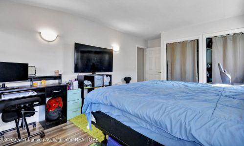 615 Burcham Dr, East Lansing MI 48823-2746 exterior