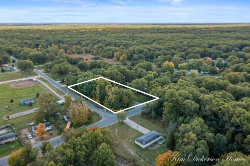 1404 Wolf Lake Rd, Meskegon MI 49442-1948 exterior