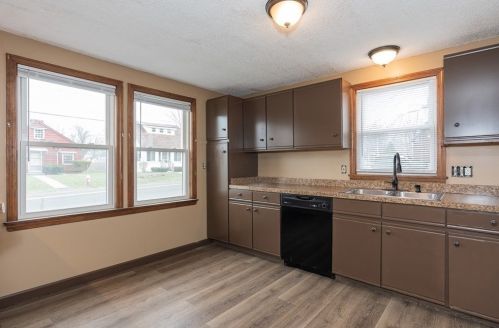 129 Lancaster Ave, West Springfield MA 01089-2235 exterior