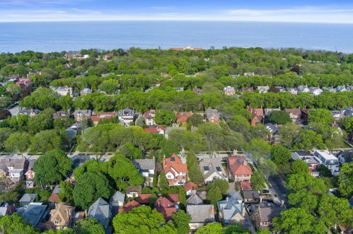 3019 Smt Ave, Milwaukee WI 53211-3463 exterior