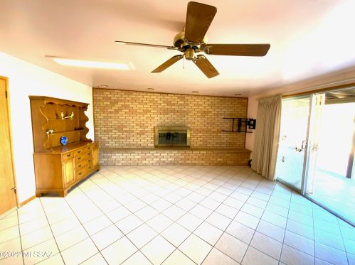 8771 Baker St, Tucson AZ 85710-2617 exterior