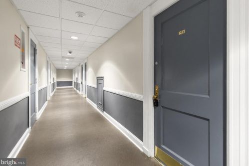 1324 Locust St, Philadelphia PA 19107-5604 exterior