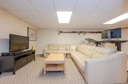 8 Charmian St, Huntington Station NY 11746-3517 exterior