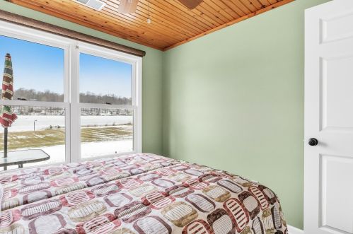 65526 Peninsula Dr, Cassopolis MI 49031-8530 exterior