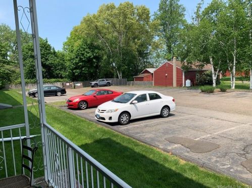 40 Chapel St, Milford CT 06460-8049 exterior