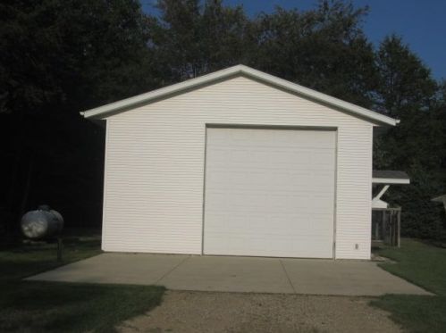 2082 Stanton Dr, Middlevle, MI 49333-8929