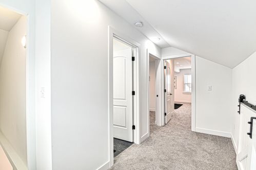 1325 Pryor Ave, Milwaukee WI  53207-1869 exterior