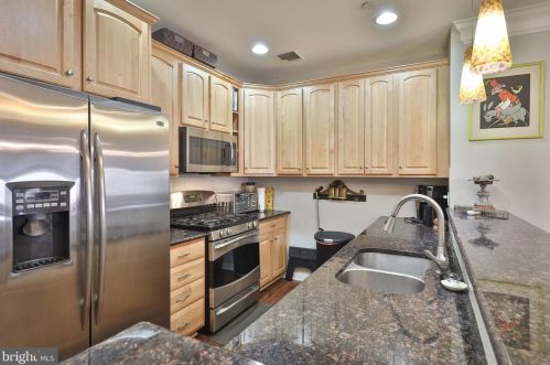 300 Carson Ter, Huntingdon Valley PA 19006-4719 exterior