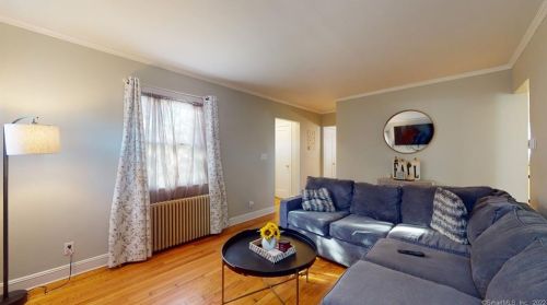 33 Linnmore Dr, Manchester CT  06040-3813 exterior