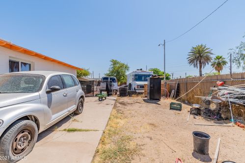 2911 50th Dr, Phoenix AZ  85031-3530 exterior