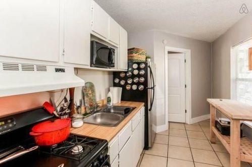 605 Elmwood Pl, Austin, TX 78705-3115