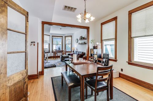 1915 Roscoe St, Chicago IL 60618-5236 exterior