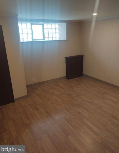 6658 Erdrick St, Philadelphia PA 19135-1604 exterior