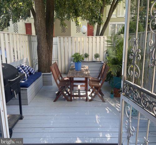 722 3rd St, Washington DC 20001-2625 exterior