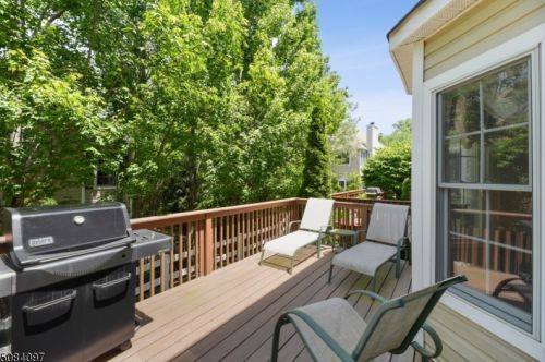 40 Winged Foot Dr, Livingston NJ 07039-8218 exterior