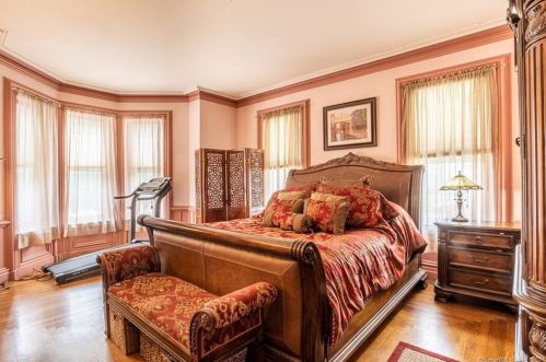 31 Atwater Ave, Derby CT 06418-1409 exterior