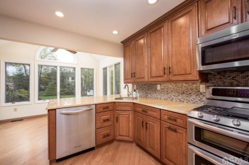 55 Oliver Ave, Edison NJ 08820-3122 exterior