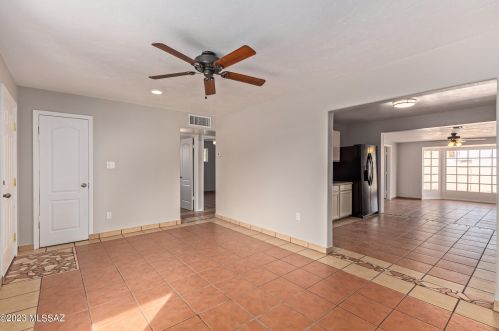 818 Calle Bocina, Tucson AZ  85756-6434 exterior