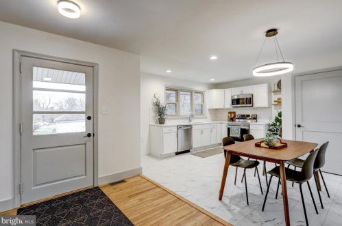 1303 Willow Street Pike, Lancaster PA  17602-4633 exterior