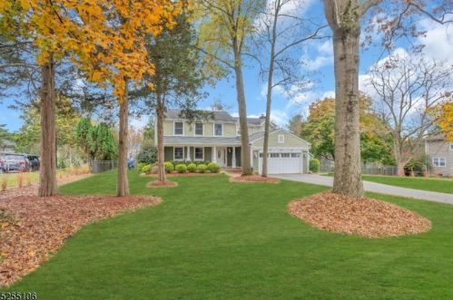 19 Berwick Dr, Bridgewater, NJ 08807-2641