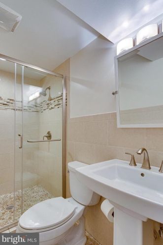 827 Royal St, Alexandria VA  22314-4340 exterior