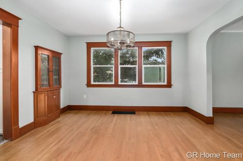 1006 Cherry St, Grand Rapids MI 49506-1450 exterior