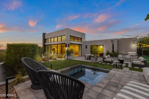 5841 Echo Canyon Cir, Phoenix AZ 85018-1243 exterior