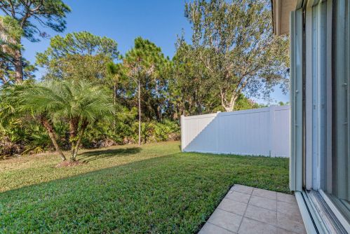 5629 Spanish Riv Rd, Fort Pierce FL 34951-2896 exterior