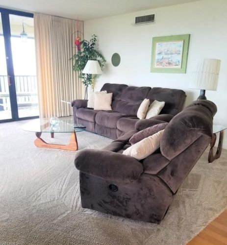 15 Bluebill Ave, Naples FL 34108-1792 exterior