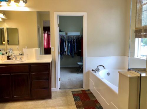 1302 Tapestry Ln, Concord CA 94520-3965 exterior