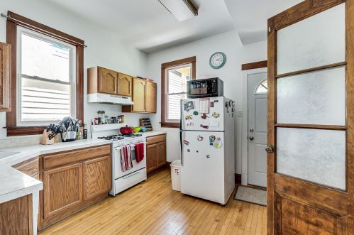 1915 Roscoe St, Chicago IL 60618-5236 exterior