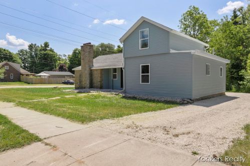 423 Superior St, Wayland MI  49348-1145 exterior