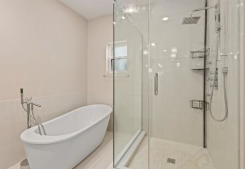 641 Bowen Ave, Chicago IL  60653-2824 exterior