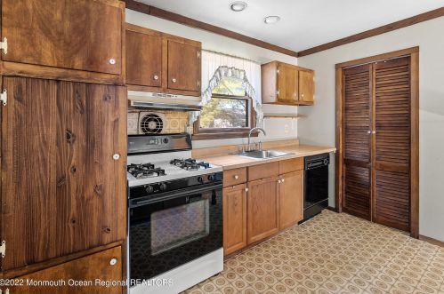 22 Castle Ave, Jackson Twp NJ 08527-2513 exterior