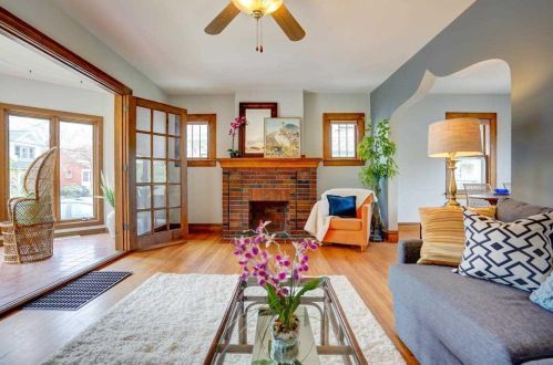 1726 Helena St, Madison, WI 53704-5516